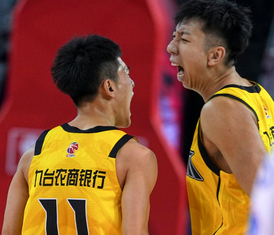 爱游戏-凯尔特人完胜江苏队，孙铭徽带队取胜