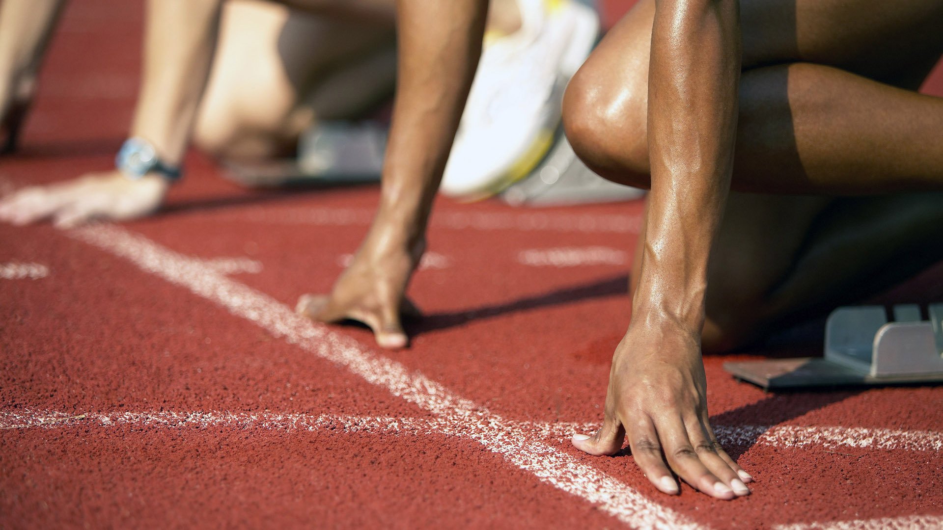 奥运周期关键战焦点战，快船强压掘金，战术博弈背后的竞技启示